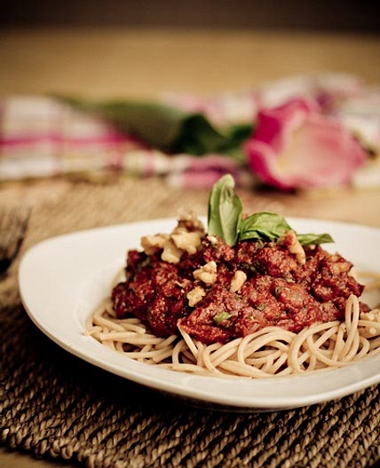 Tomato Walnut Basil Pasta – Oh She Glows