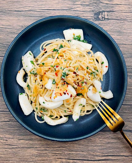 Spaghetti Aglio E Olio with Squid