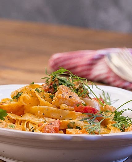 Tagliatelle al Salmone