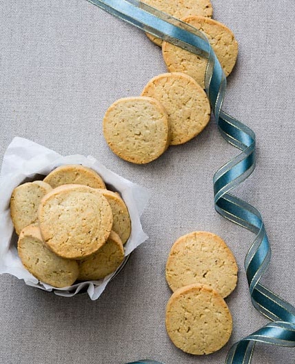 Walnut and blue cheese shortbread
