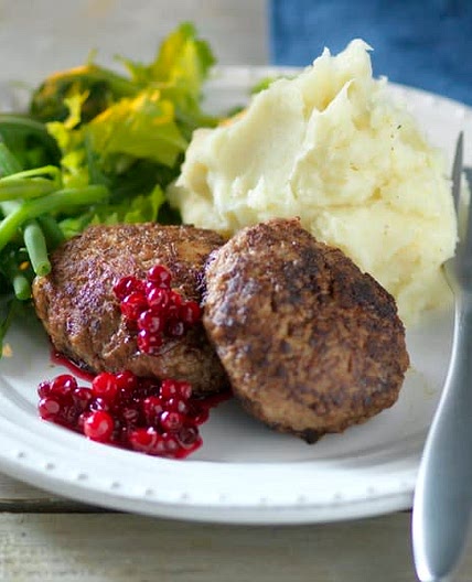 pannbiffar med pottais och sås