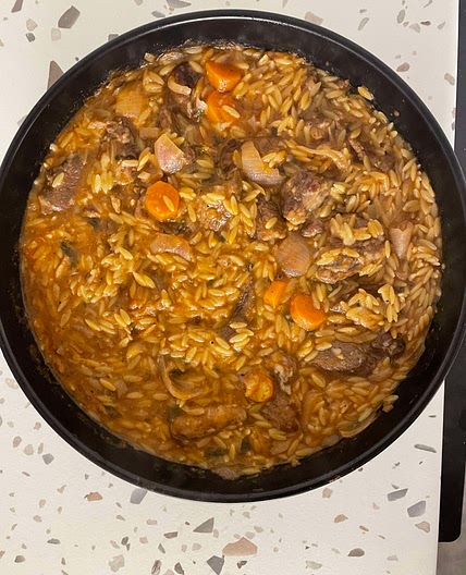 Roasted beef with pasta (giouvetsi)