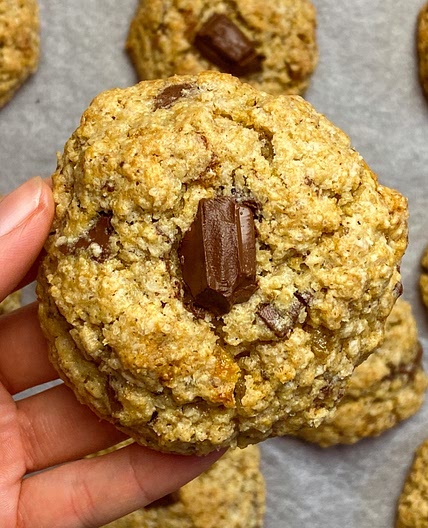 Delicious & Easy Oatmeal-Chocolate Chip Cookies