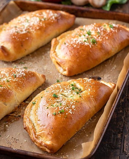Mini Pizzas Calzone
