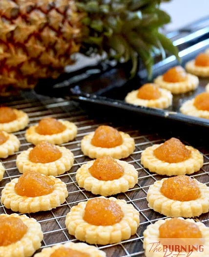 Highly Addictive Homemade Pineapple Tarts (凤梨挞 ／ 黄梨挞)