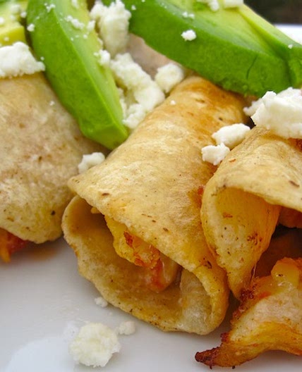 Taquitos o Flautas de Pollo (Chicken Taquitos or Flautas)