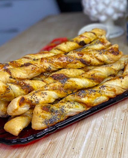 Grissini de tomate com pesto