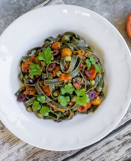 Spirulina Pasta with Tomato Sauce & Pumpkin Seed Pesto