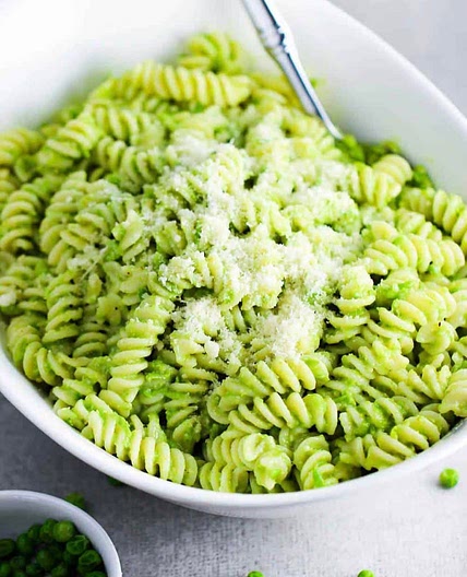 Healthy pesto pasta
