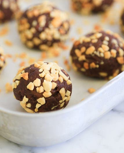 Keto Peanut Butter Chocolate Protein Balls