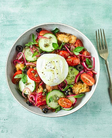 Italian Panzanella Salad With Mozzarella