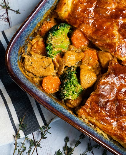Creamy Chicken and Broccoli Pie by Pureety