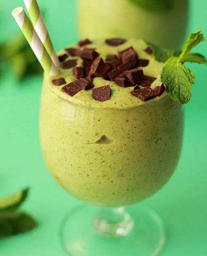 Low-FODMAP Mint n’ Chip Smoothie