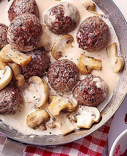 Köttbullar mit Champignon-Rahmsauce