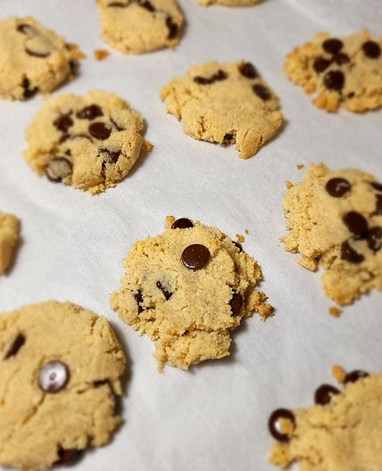 Best Keto Chocolate chip cookies