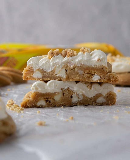 Crumbl 🙀 Golden Oreo Cookie with Cream Cheese Frosting