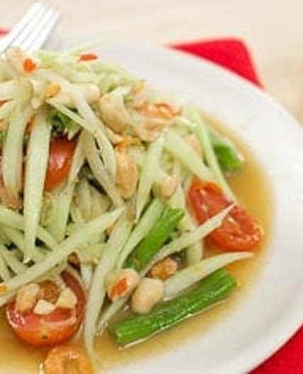 Thai Green Papaya Salad ส้มตำไทย (som tum)