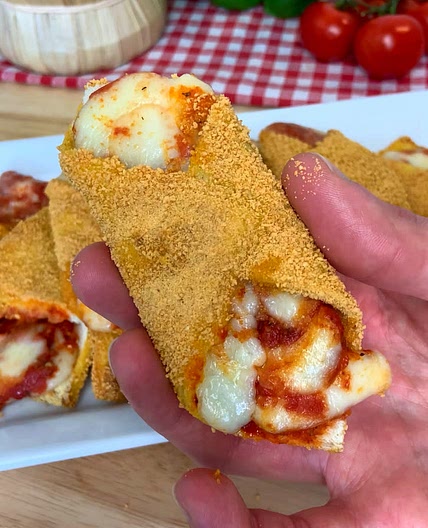 PIZZA CANNOLI