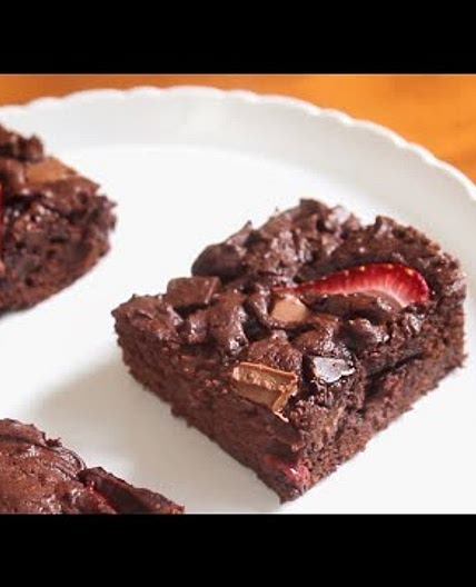 Strawberry Chocolate Chunk Brownies | SweetTreats
