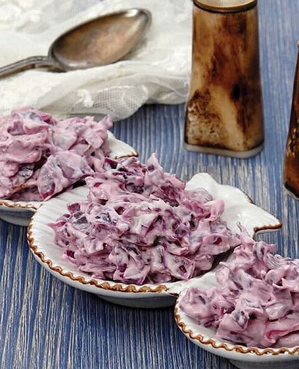 Yoğurtlu Mayonezli Mor Lahana Salatası