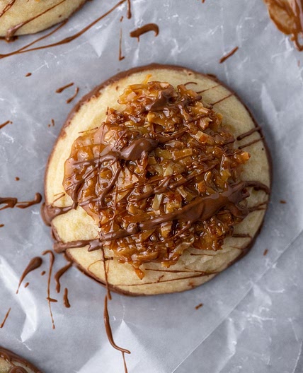 Crumbl 🙀 Chilled  Caramel Coconut Fudge Cookies