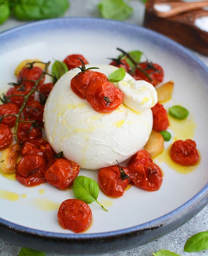 Exploded tomato burrata pasta