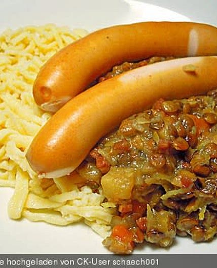 Schwäbische Linsen mit Spätzle und Saitenwürstchen