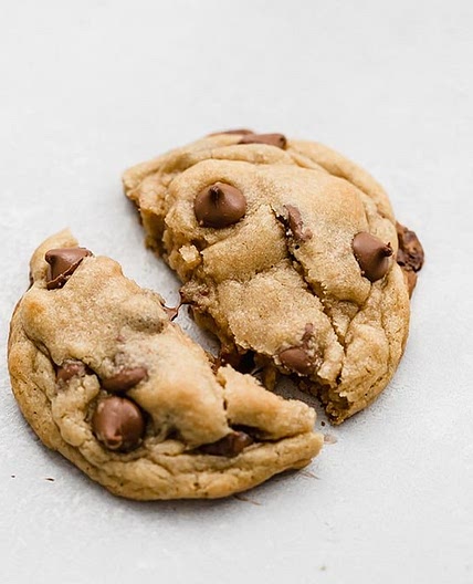 Crumbl Chocolate Chip Cookies
