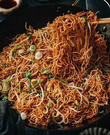 Soy Sauce Pan Fried Noodles (广式豉油皇炒面)