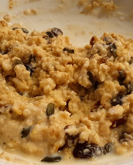 Pumpkin seed and raisin porridge