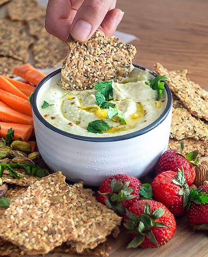 HEALTHY SEEDED CRACKERS 🍘🌱 Follow for more easy, healthy recipes 🤍🌱 Full recipes at plantbaes.com (link in bio)🌻 These little crackers are so delicious, tasty and crunchy, but where it gets good is that they are a little powerhouse of micronutrients a
