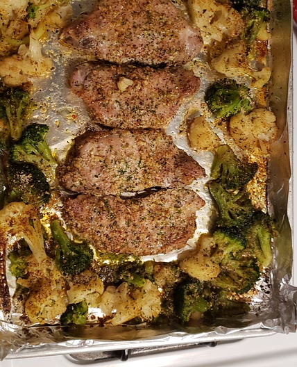 Baked boneless chops and vegetables