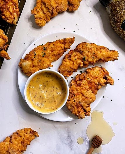 Buttermilk chicken tenders with honey mustard 🍯