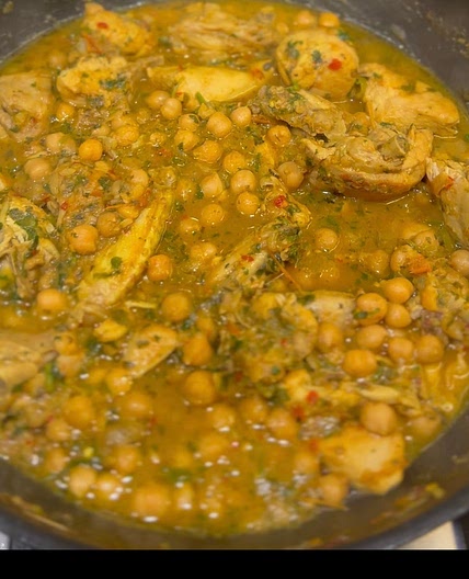 Chicken and chickpeas curry