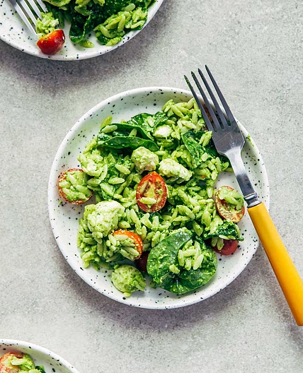 Orzo Pesto Salad With Tomatoes & Fresh Mozzarella
