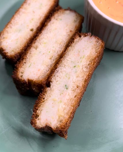Shrimp toast with spicy mayo 