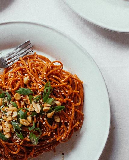Schnelle Chili-Sesam-Spaghetti