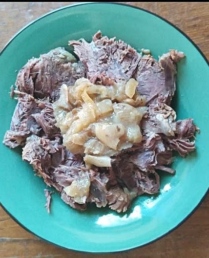 Stracotto con cipolle