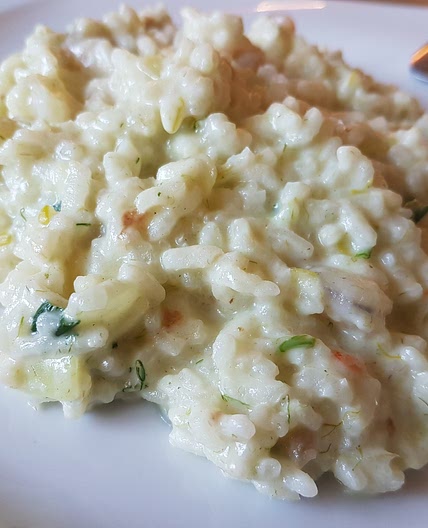 Rižota s porom, cvetačo in gamberi