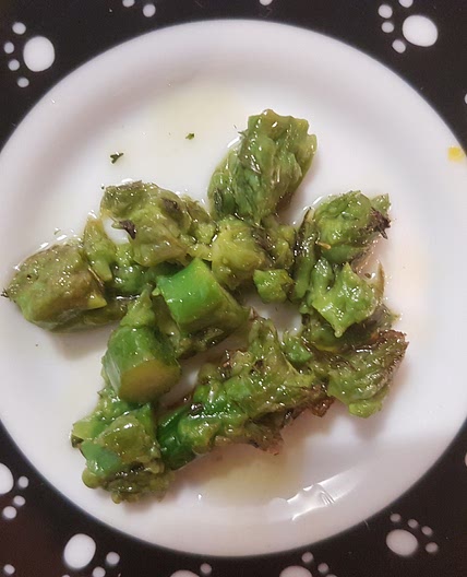 Pečeni šparglji in riž ali krompir