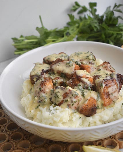 Airfryer Salmon Bites with Garlic Cream Sauce