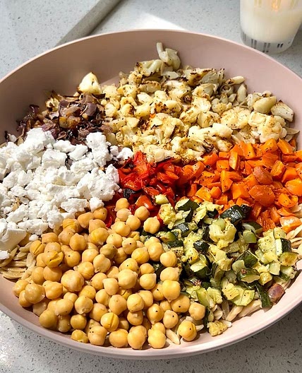 vegan warm orzo salad ✨