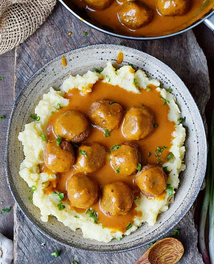 Vegane Hackbällchen mit Bratensoße