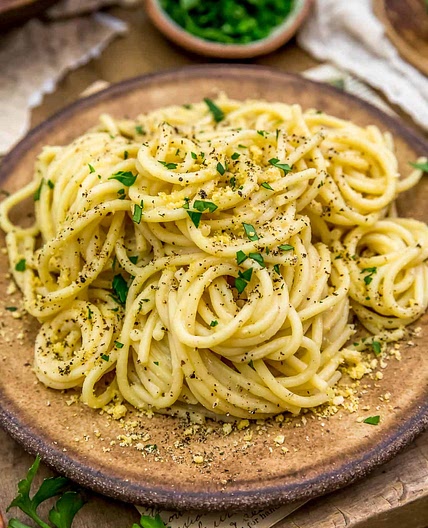 Easy Vegan Cacio e Pepe (Cheese and Pepper)