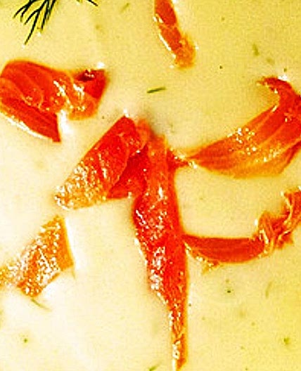 Schwedische Zucchini-Kartoffelsuppe mit Wildlachs und Dill