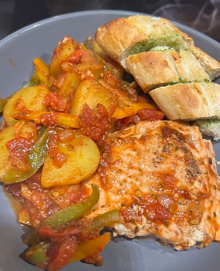 Pan fried salmon in tomato sauce