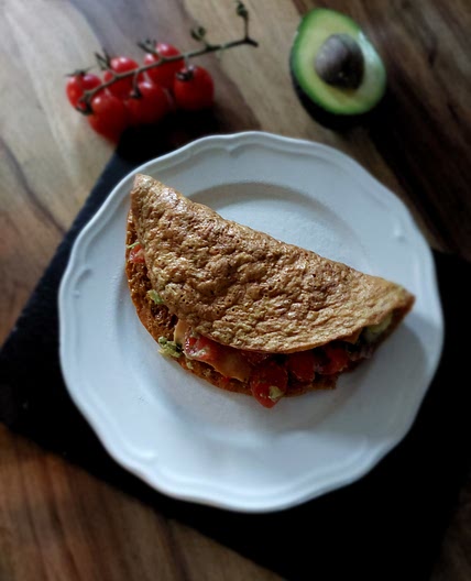 OMLET Z GUACAMOLE