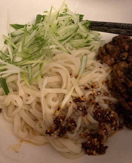 鸡蛋炸酱面 egg jajiang noodles