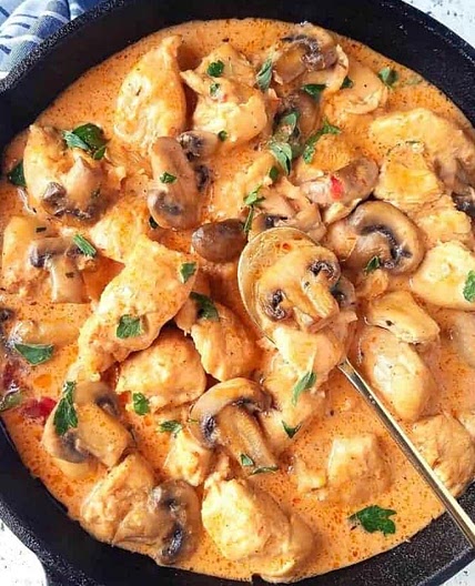   ESTROGONOFE DE FRANGO (Brasilian)