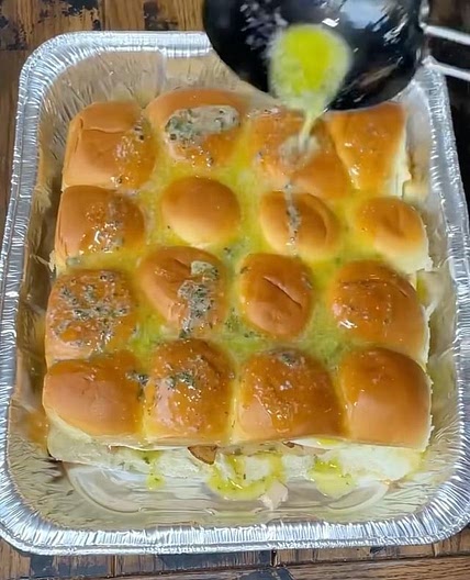 Turkey bacon ranch sliders! 🥓🍗🍞